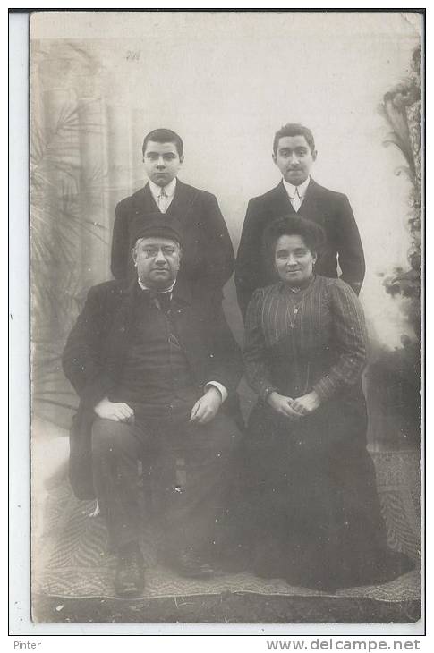 GROUPE DE PERSONNES - CARTE PHOTO - Hommes