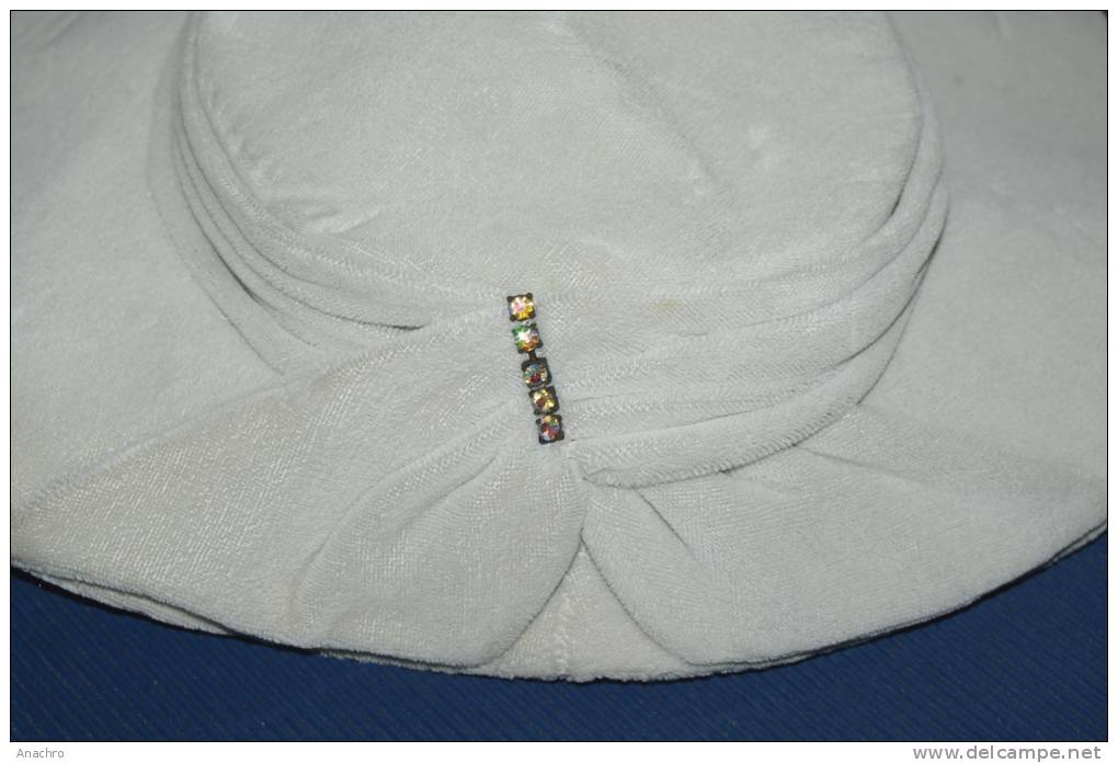 CHAPEAU Ancien MODE 1930 Grand VELOURS GRIS Plissé + BROCHE - Kapje, Hoeden, Mutsen