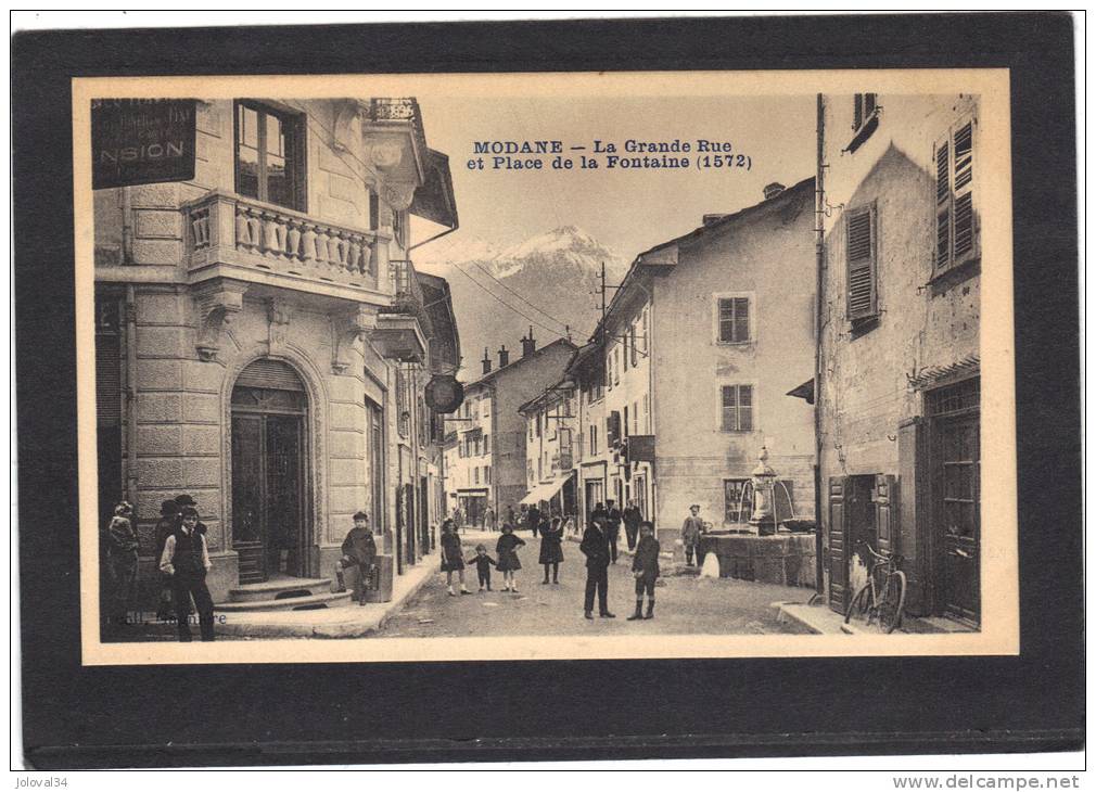 Savoie - MODANE - La Grande Rue Et Place De La Fontaine - Animée - Non écrite - Modane