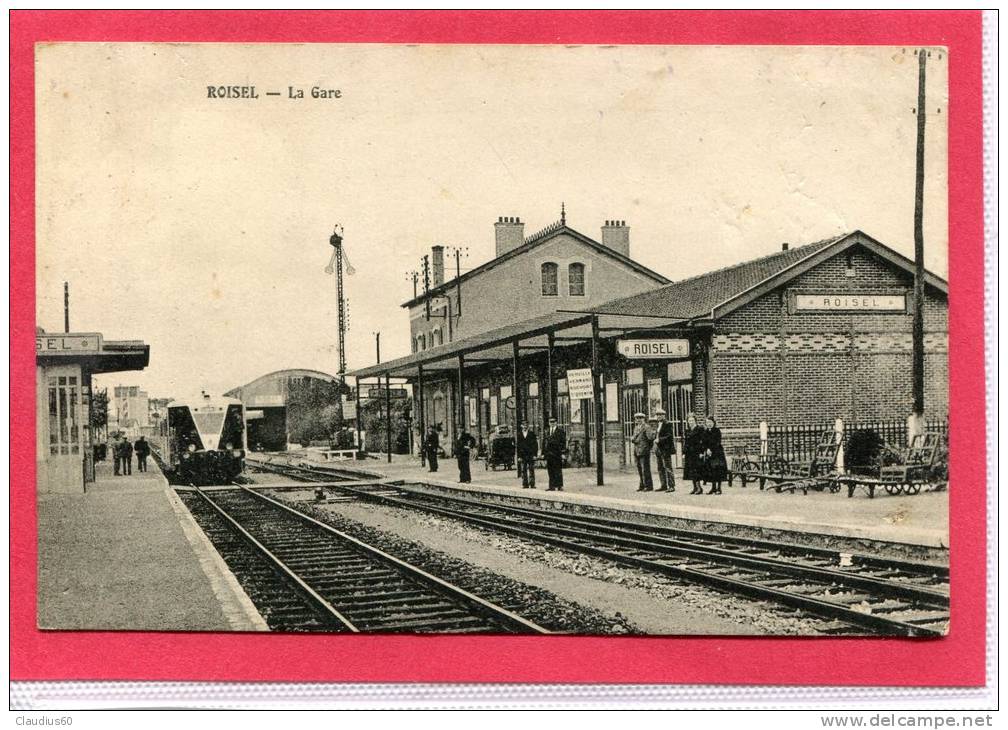 80  ROISEL  .La  Gare   C.P.A - Roisel