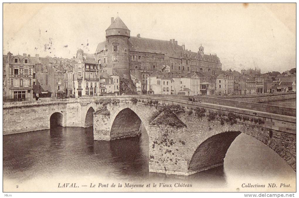 Le Pont De La Mayenne Et Le Vieux Chateau - Laval