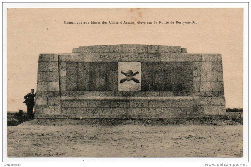 Cpa 02 - Monument Aux Morts Des Chars D'Assaut élevé Sur La Route De Berry-au-Bac - Kriegerdenkmal