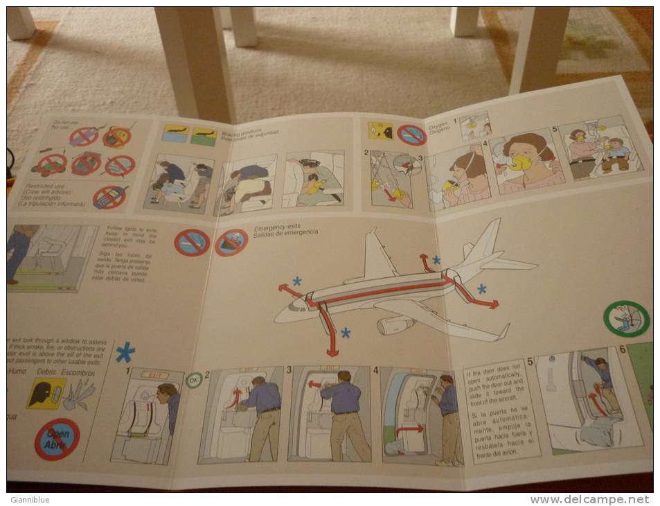 United Express Shuttle America Airlines U.S.A. - Consignes Sécurité/safety Card - Scheda Di Sicurezza