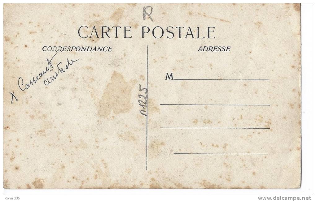 Cp Homme : Portrait  De Aristide CASSEAUT Et De Ses Copains (  Mode  ) Habitation Batiment - Genealogy