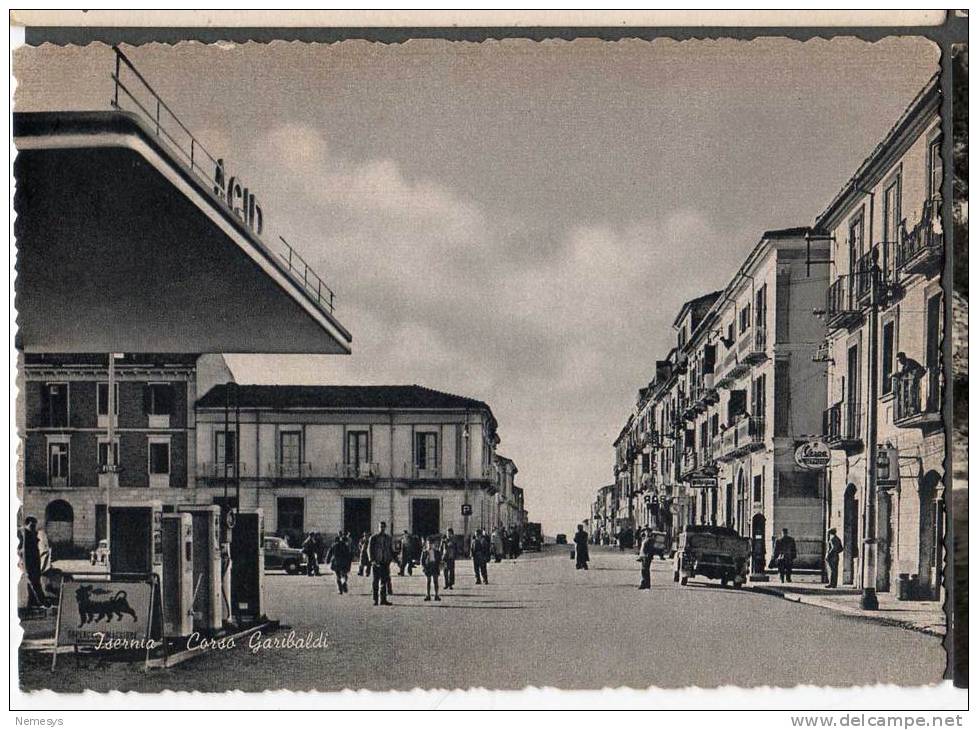 1961 ISERNIA CORSO GARIBALDI FG V SEE 2 SCANS ANIMATISSIMA DISTRIBUTORE AGIP VESPA - Isernia