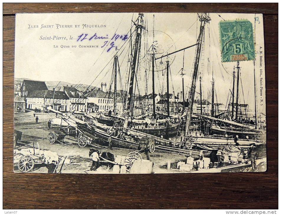 Carte Postale Ancienne : SAINT-PIERRE ET MIQUELON : Le Quai Du Commerce , Voiliers En Bois , Charettes, ... , Timbre - Saint-Pierre-et-Miquelon