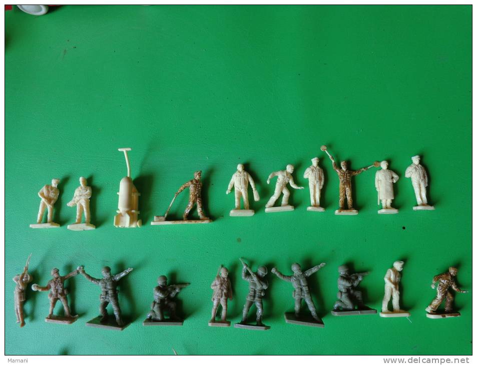 Lot De 61 Petites Figurines-plastique-a Peindre-soldat Militaire Etc.. - Starlux