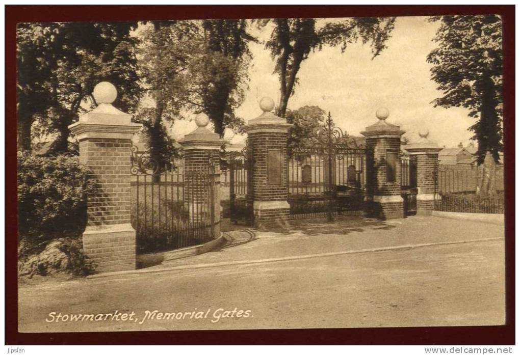 Cpa  Angleterre Suffolk  Stowmarket , Memorial Gates    DUA4 - Andere & Zonder Classificatie