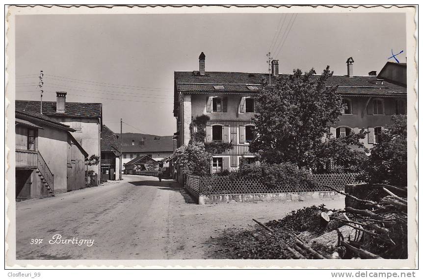 Burtigny  En 1965, Intérieur Du Village. Vue Douce, Paisible Sans Trafic, Telle Quelle Disparue - Burtigny