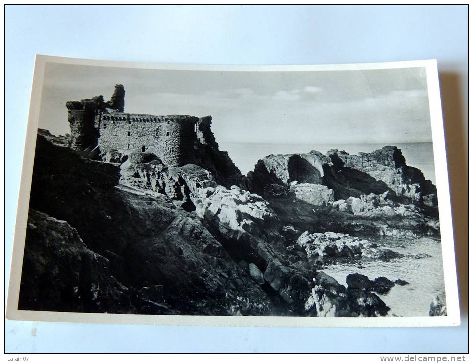 Carte Postale Ancienne : ILE D'YEU : Le Vieux Chateau - Ile D'Yeu