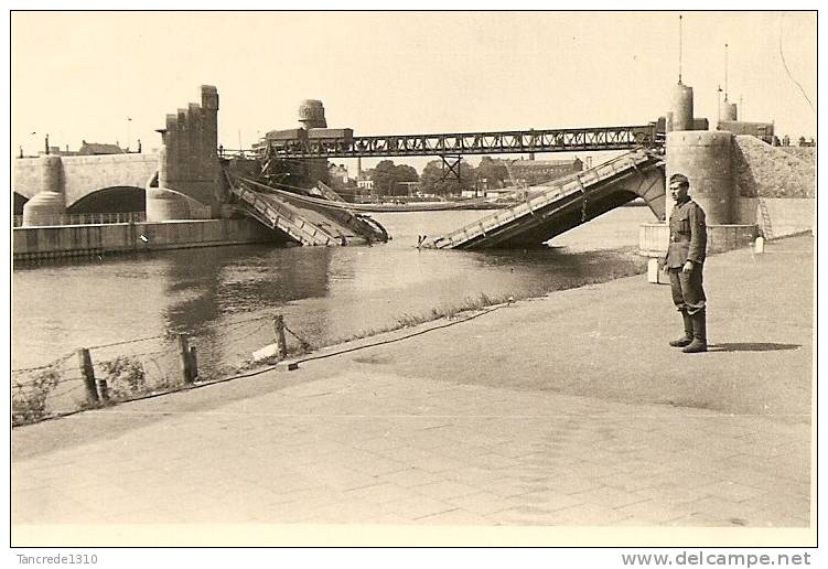 WW2 PHOTO ORIGINALE Soldat Allemand Pont Détruit Gesprengte Brücke  à MAASTRICHT NEDERLAND - 1939-45