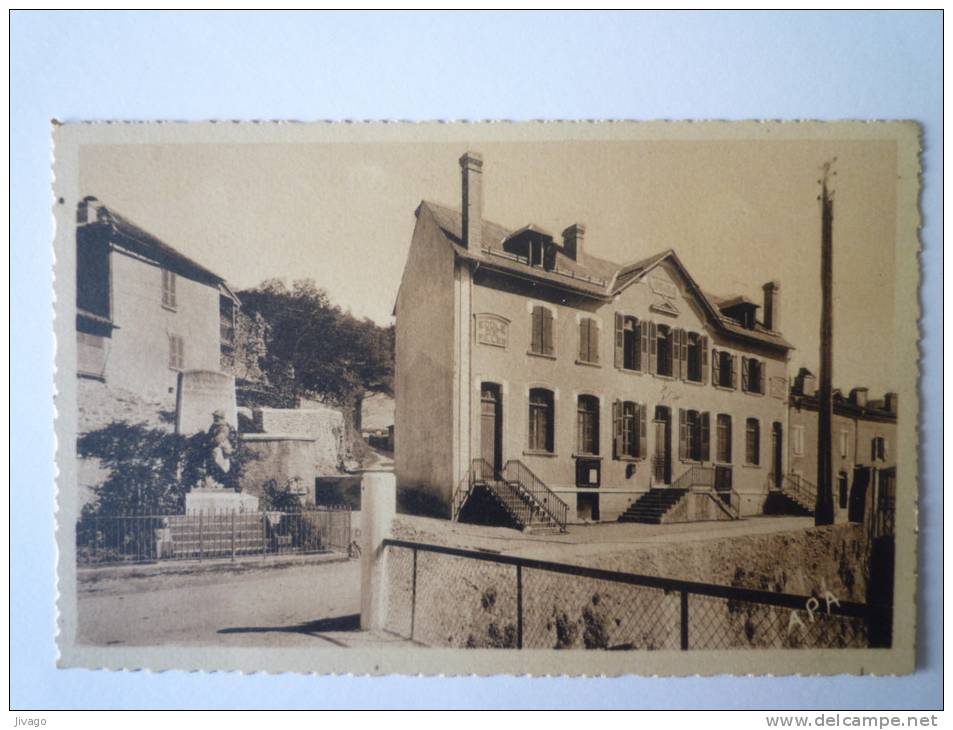 MAULEON-BAROUSSE  (Hautes-Pyrénées)  :  L'Hôtel De Ville Et Le Monument Aux  MORTS - Mauleon Barousse