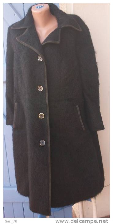 Manteau Ancien En Laine De Lama Taille 42  De Couleur Noire - 1940-1970