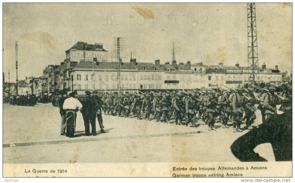 AMIENS - SOMME  (80) - PEU COURANTE CPA ANIMEE DE 1915. - Amiens