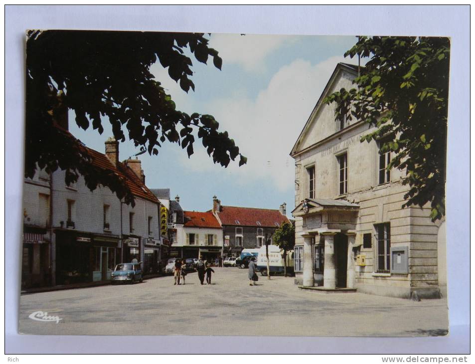 CPM (91) Essonne - LIMOURS - Place Du Marché - La Mairie - Caminette Vache Qui Rit Bonduel - Limours