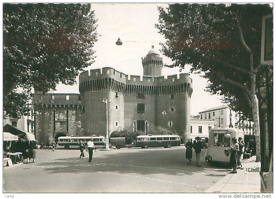 CPM - 66 - PERPIGNAN - Le Castillet (Ed. Yvon, I.B. 761) - Perpignan