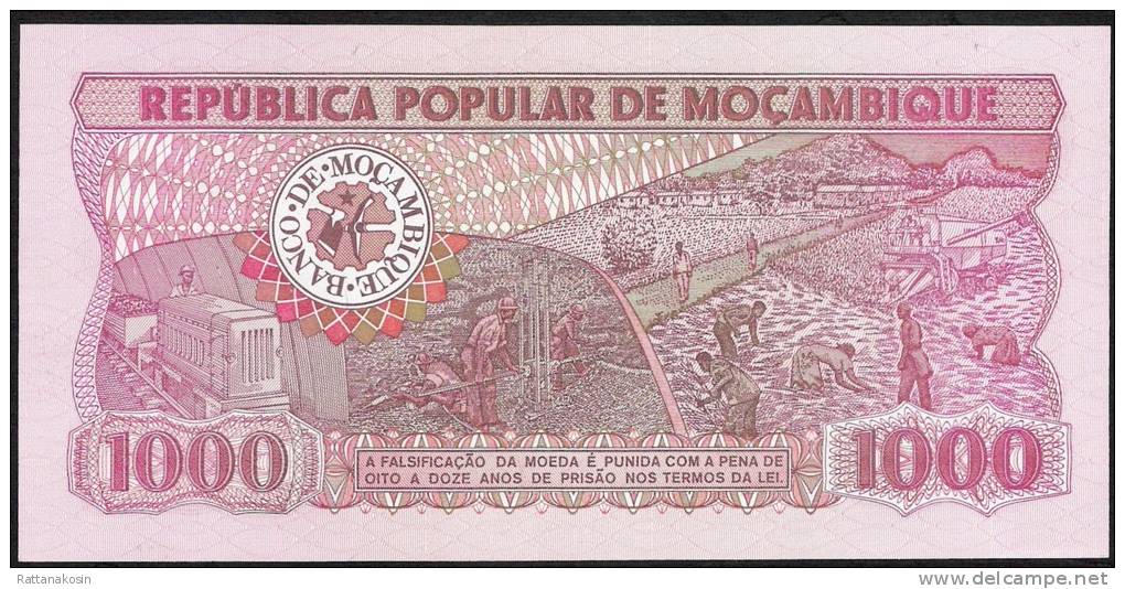 MOZAMBICA  P128  100  METICAIS   1980 Low Number  # AA 0001493    UNC. - Mozambique