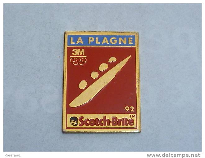 Pin's BOBSLEIGH A LA PLAGNE, SCOTCH BRITE - Sports D'hiver