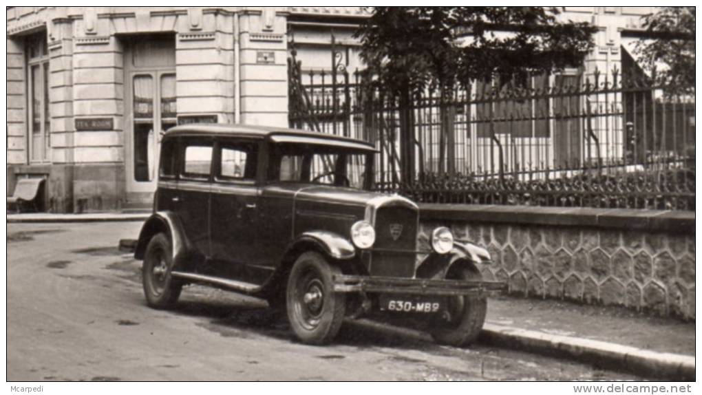 < Automobile Auto Voiture Car >> Peugeot 183C, Le Mont Doré, Hôtel Gallia - Passenger Cars