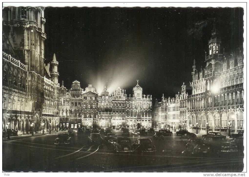 BRUXELLES - Grand'Place La Nuit - Old Cars - Brussels By Night