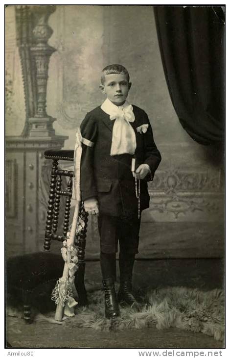 N°59 W  PORTRAIT DE PREMIERE COMMUNION JEUNE GARCON  AVEC SON BRASSARD - Portraits