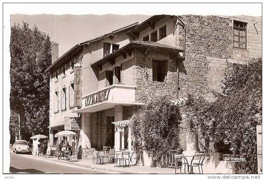 MONTFAUCON RELAIS GASTRONOMIQUE HOTEL DES PLATANES ,EXTERIEUR,PANHARD,CLIENT S ,A VOIR !!   REF 32297 - Montfaucon En Velay