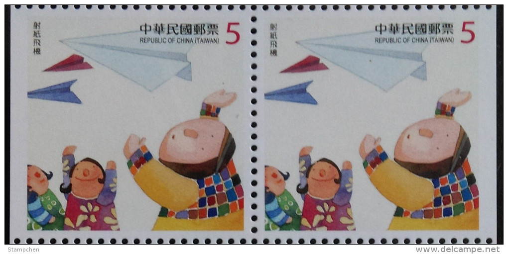 Pair Taiwan 2013 Children At Play Booklet Stamp Paper Airplane Plane Kid Boy Girl Costume - Neufs