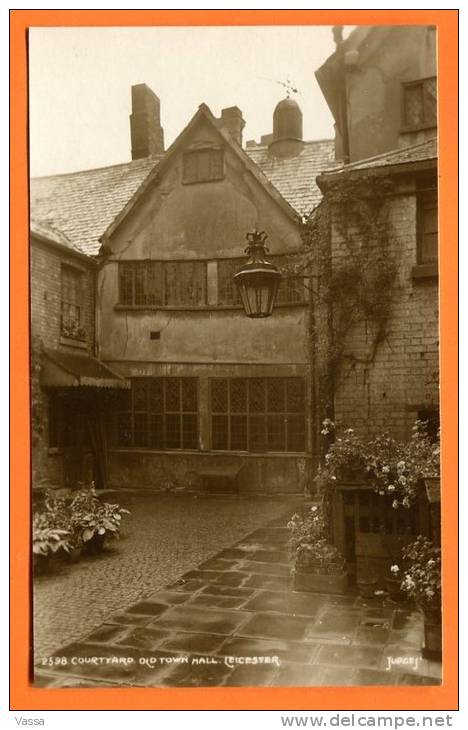 LEICESTER - COURTYARD OLD TOWN HALL .. England .Ed.Judges - Leicester