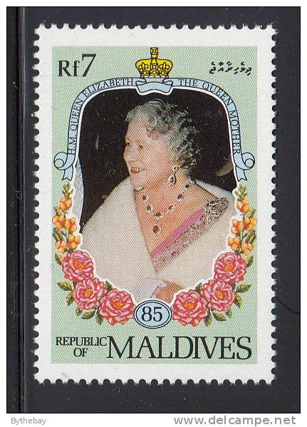 Maldives MNH Scott #1099 7r Queen Mother Wearing Fur Stole - 85th Birthday - Maldives (1965-...)