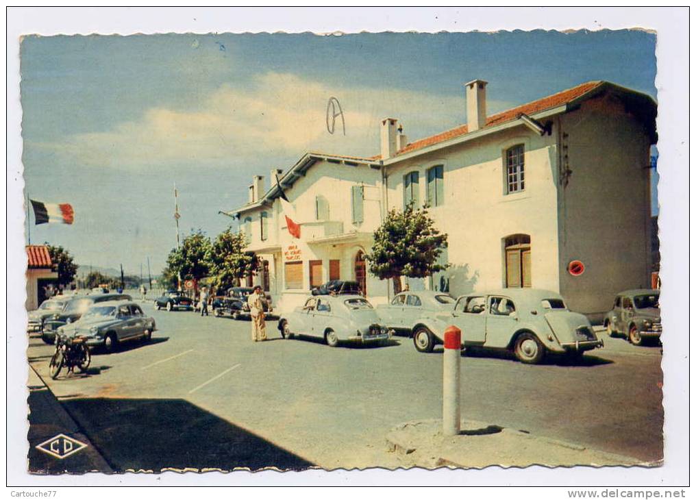 K24 - HENDAYE - Frontière Franco-espagnole (vieilles Automobiles Peugeot 403 - 4 CV - Traction Citroën ) - Hendaye