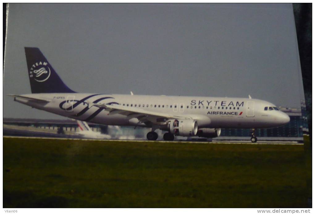 AIR FRANCE  COULEUR SKYTEAM  AIRBUS A 320    F GFKS - 1946-....: Era Moderna