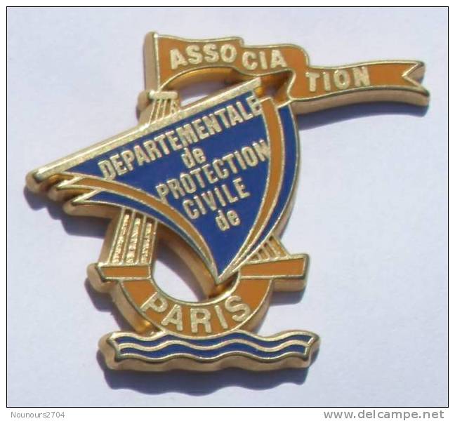 Pin's Association Départementale De PROTECTION CIVILE De PARIS - Le Voilier - Zamac - Arthus Bertrand - C519 - Arthus Bertrand