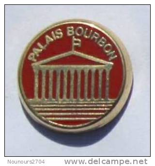 Pin's PALAIS BOURBON - Sénat - Fond Rouge - Zamac - Arthus Bertrand - C522 - Arthus Bertrand