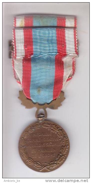 Médaille Française - Campagne De Tunisie - Professionals / Firms