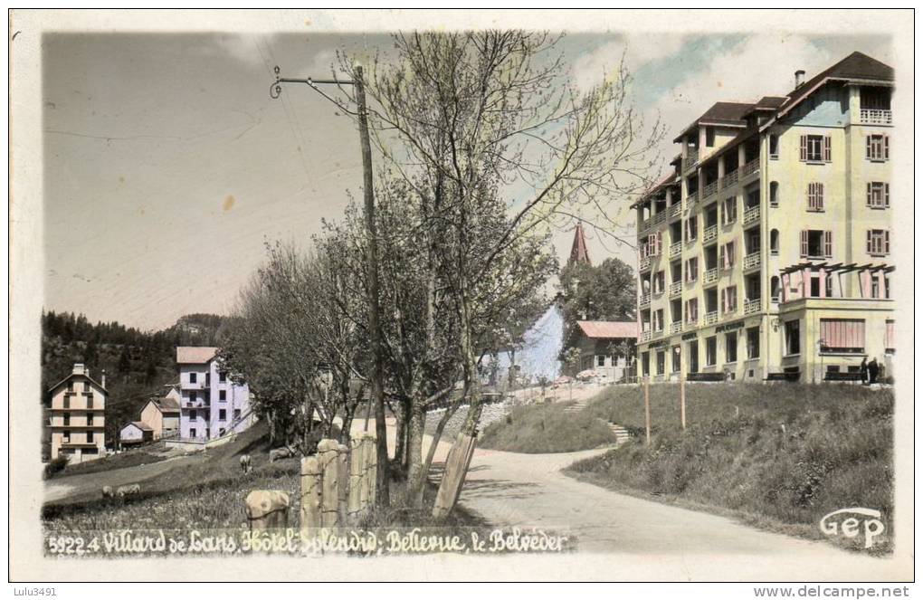 CPSM -(38) - VILLARD-de-LANS -Vue Sur Un Quartier Du Village - Hôtel Splendid , Bellevue Et Belvédèr - Villard-de-Lans