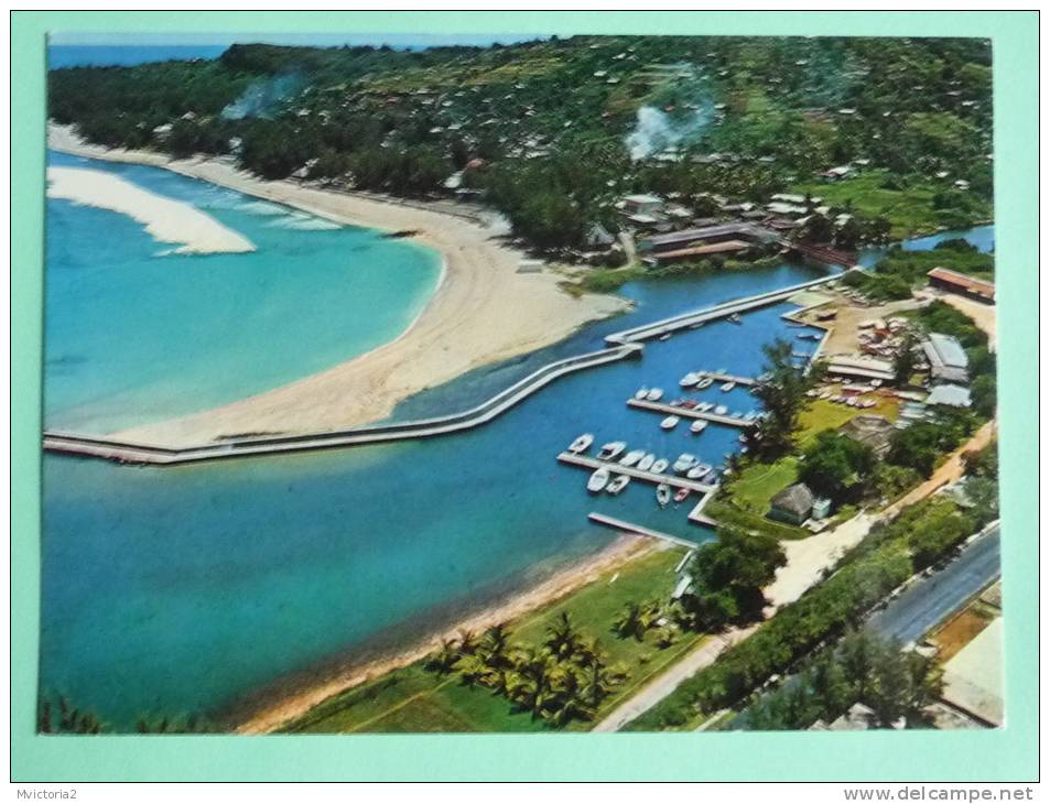 ILE DE LA REUNION - Le Port Et La Plage De ST GILLES. - Autres & Non Classés