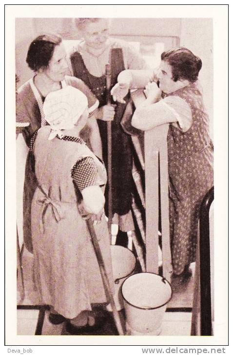 Postcard Group Of Cleaning Ladies Mrs Mops 1938 Nostalgia - Other & Unclassified