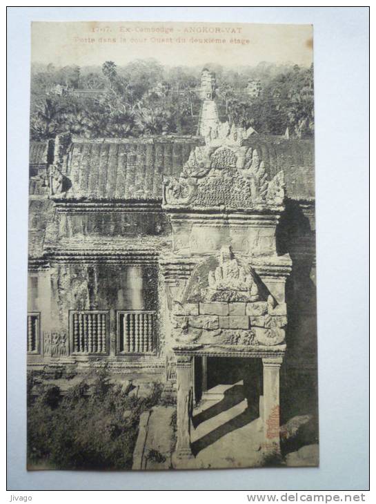 EX-CAMBODGE  -  ANGKOR-VAT  :  Porte Dans La Cour Ouest Du Deuxième étage - Cambodge