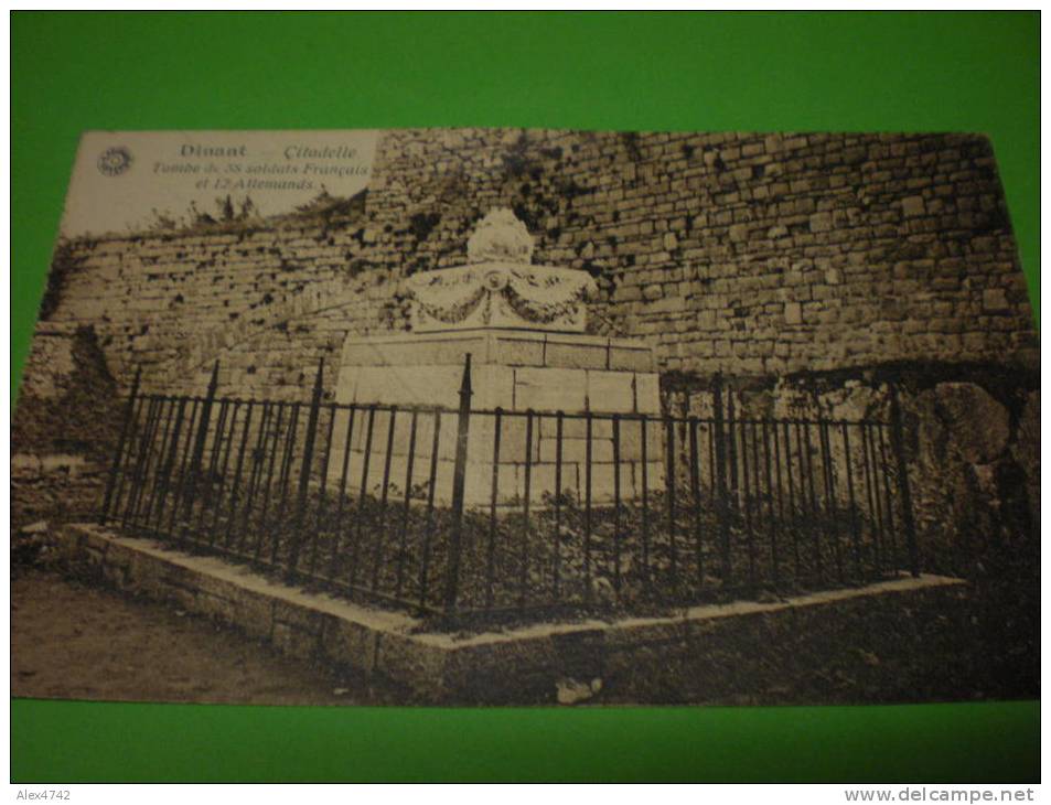 Dinant,tombe De 58 Soldats Français Et 12 Allemands - War Cemeteries