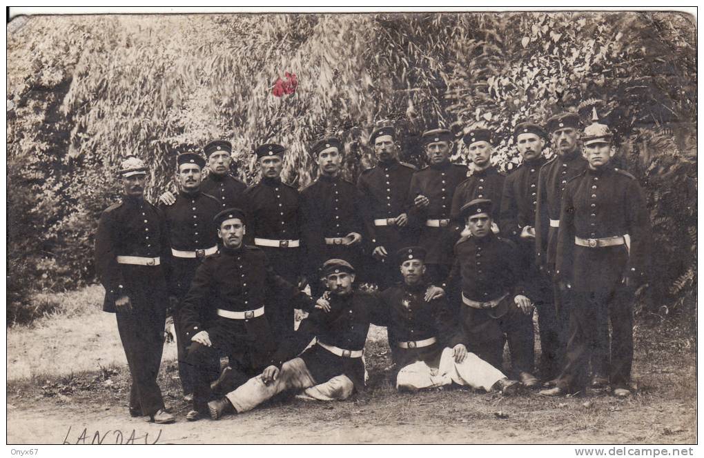 Carte Postale Photo Militaire Allemand LANDAU-Soldat-Uniforme-Casque-Stempel-Cachet-VOIR 2 SCANS- - Landau