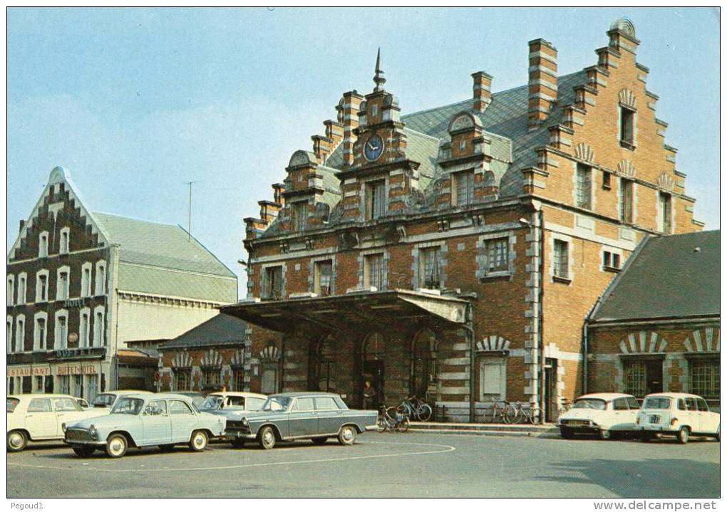 HENIN-BEAUMONT. HENIN-LIETARD. GARE. AUTOS DS CITROEN ET 4L RENAULT.1960. Achat Immédiat - Henin-Beaumont