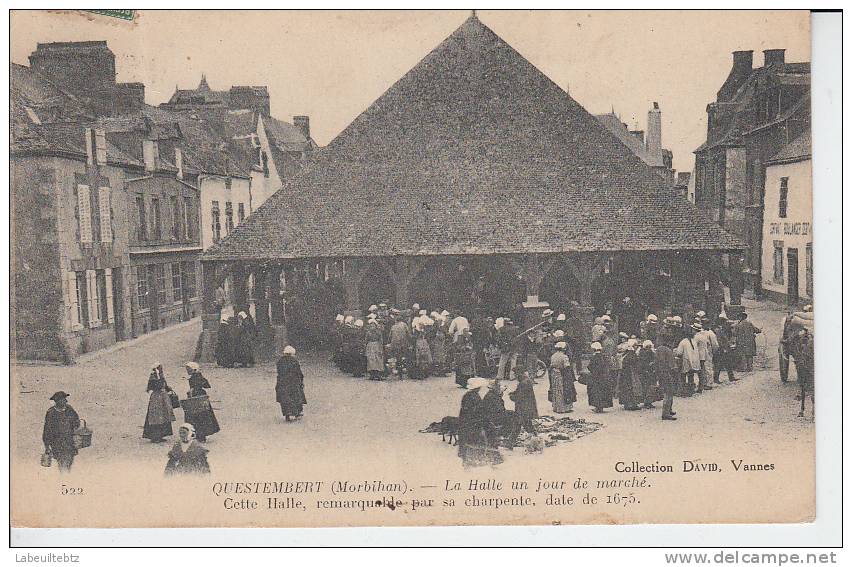 QUESTEMBERT - La Halle Un Jour De Marché - Questembert