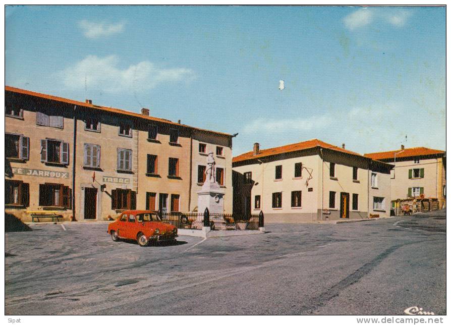 AUTOMOBILES / DAUPHINE RENAULT A SAINT CYR DE VALORGES (42) - Passenger Cars