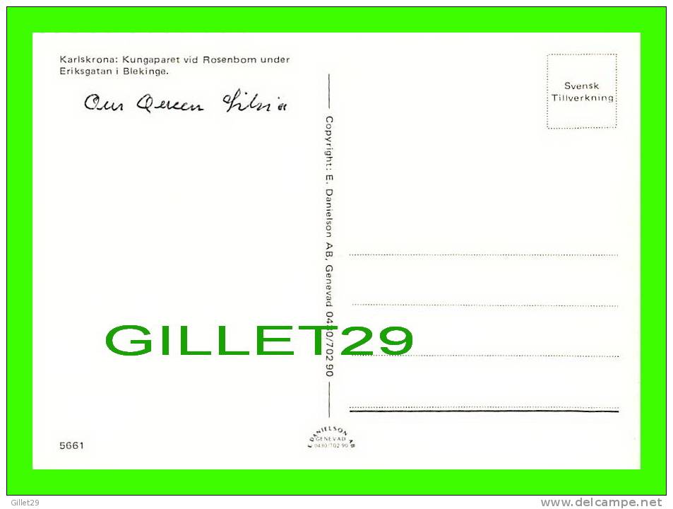ROYAL FAMILIES - KUNG CARL XVI GUSTAF OCH DROTTNING SILVIA - KARLSKRONA, KUNGAPARET VID ROSENBOM UNDER ERIKSGATAN I BLEK - Familles Royales
