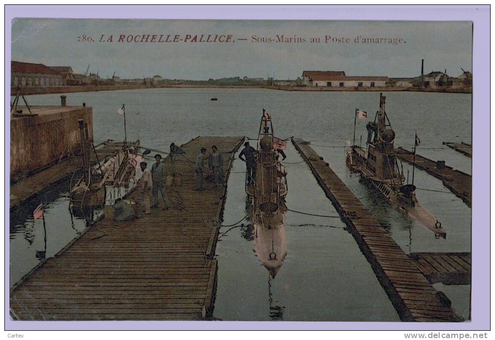 17b48	Cpa	LA  ROCHELLE - PALLICE Sous Marins Au Poste D'amarrage 	Cpa,non Utilisée ,voir Scan ! - La Rochelle