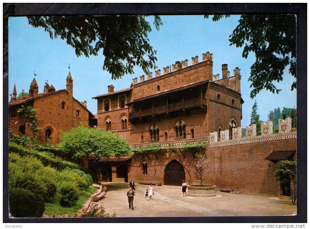 H941 Torino, Castello E  Borgo Medioevale   - Ed. SACAT - Bourg, Borogh, Flecken, Castle, Chateau, Schloss - Autres Monuments, édifices