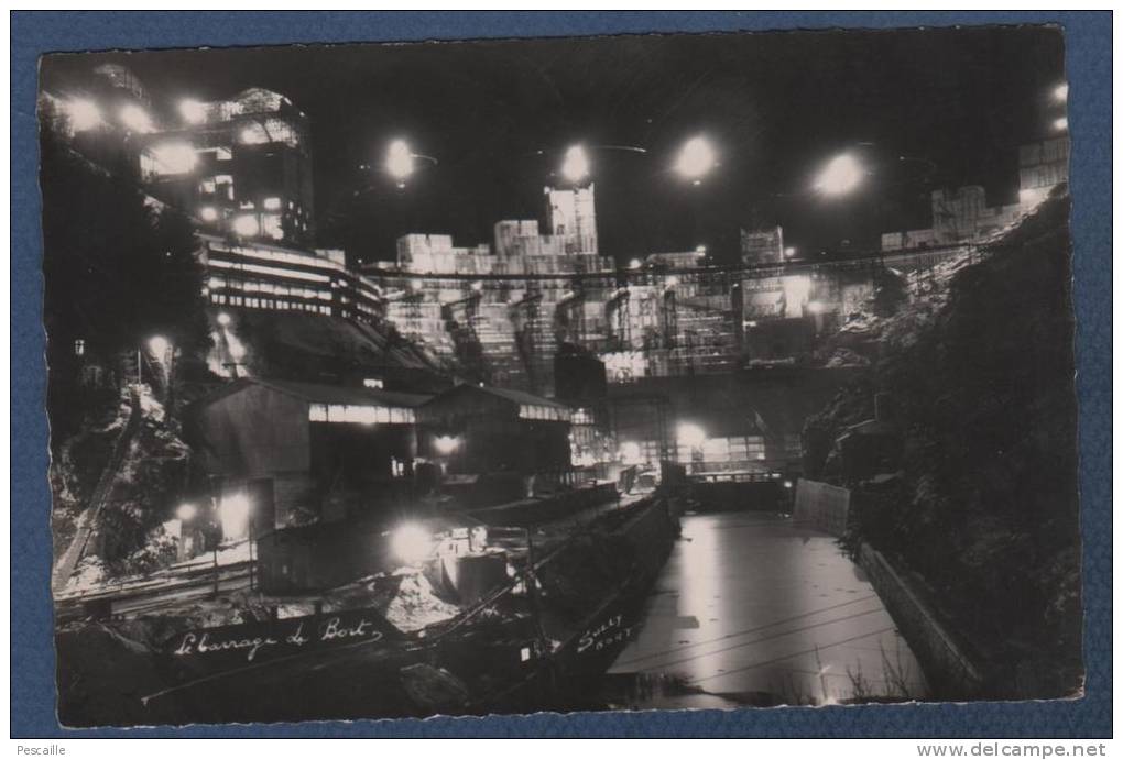 19 CORREZE - CP LE BARRAGE DE BORT ( LES ORGUES ) VU LA NUIT - PHOTO SULLY - BORT - CIRCULEE EN 1951 - Autres & Non Classés