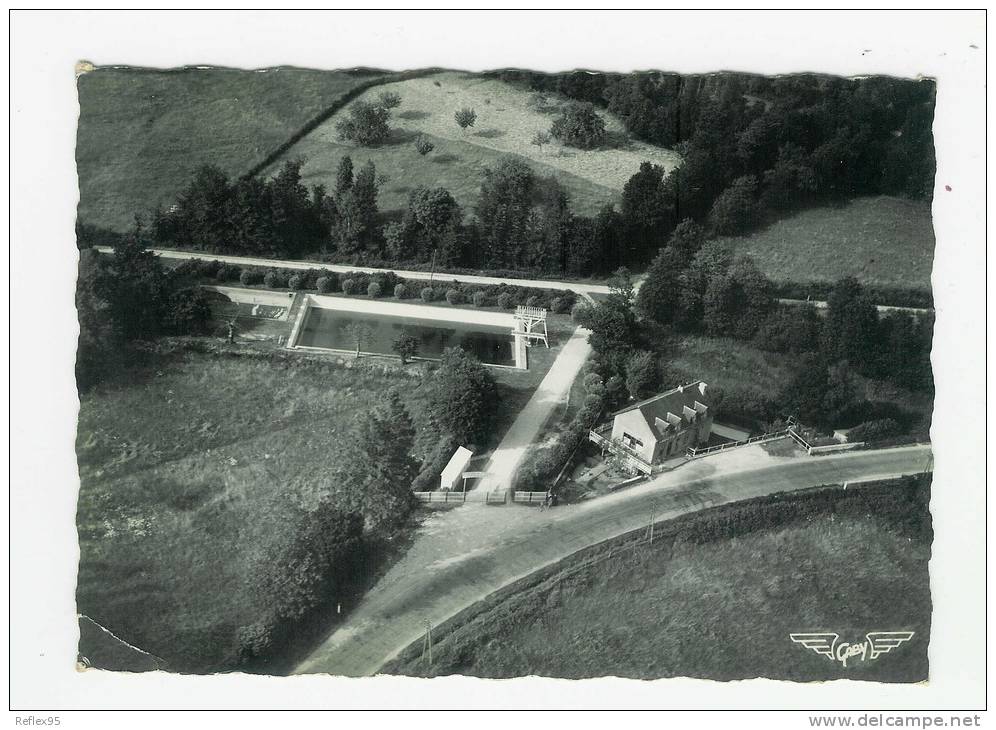 SAINT NICOLAS DU PELEM - La Piscine - Saint-Nicolas-du-Pélem