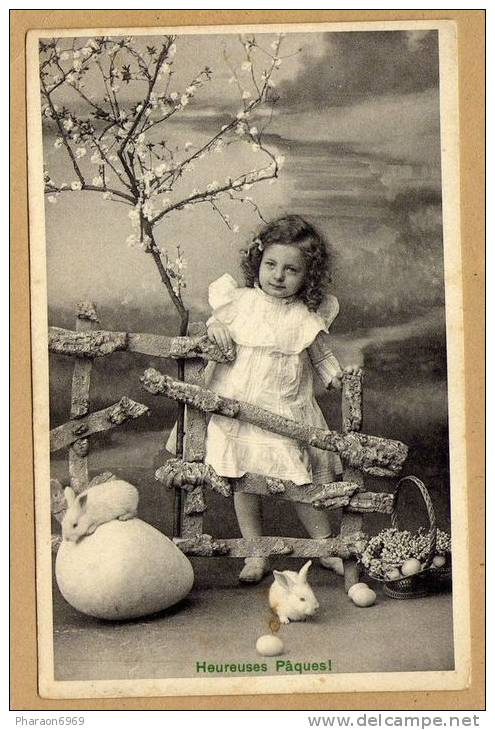 Heureuses Pâques Enfants Lapin Oeuf Carte Circulée En 1910 - Ostern