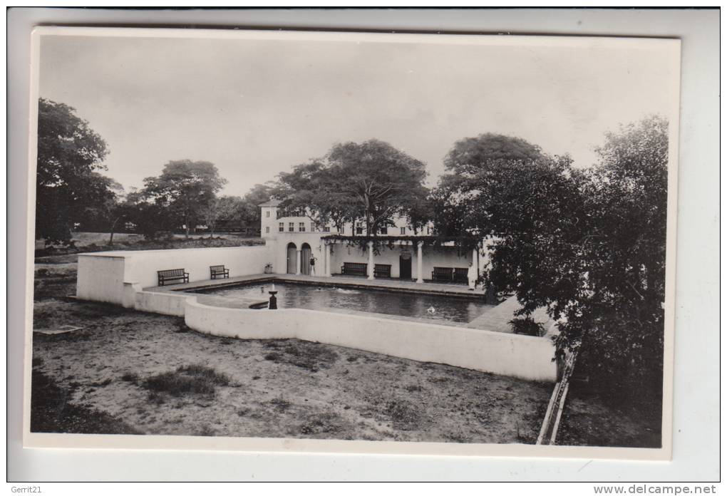 SIMBABWE / RHODESIEN, Victoria Falls Hotel, The Swimming Pool In The Grounds - Simbabwe